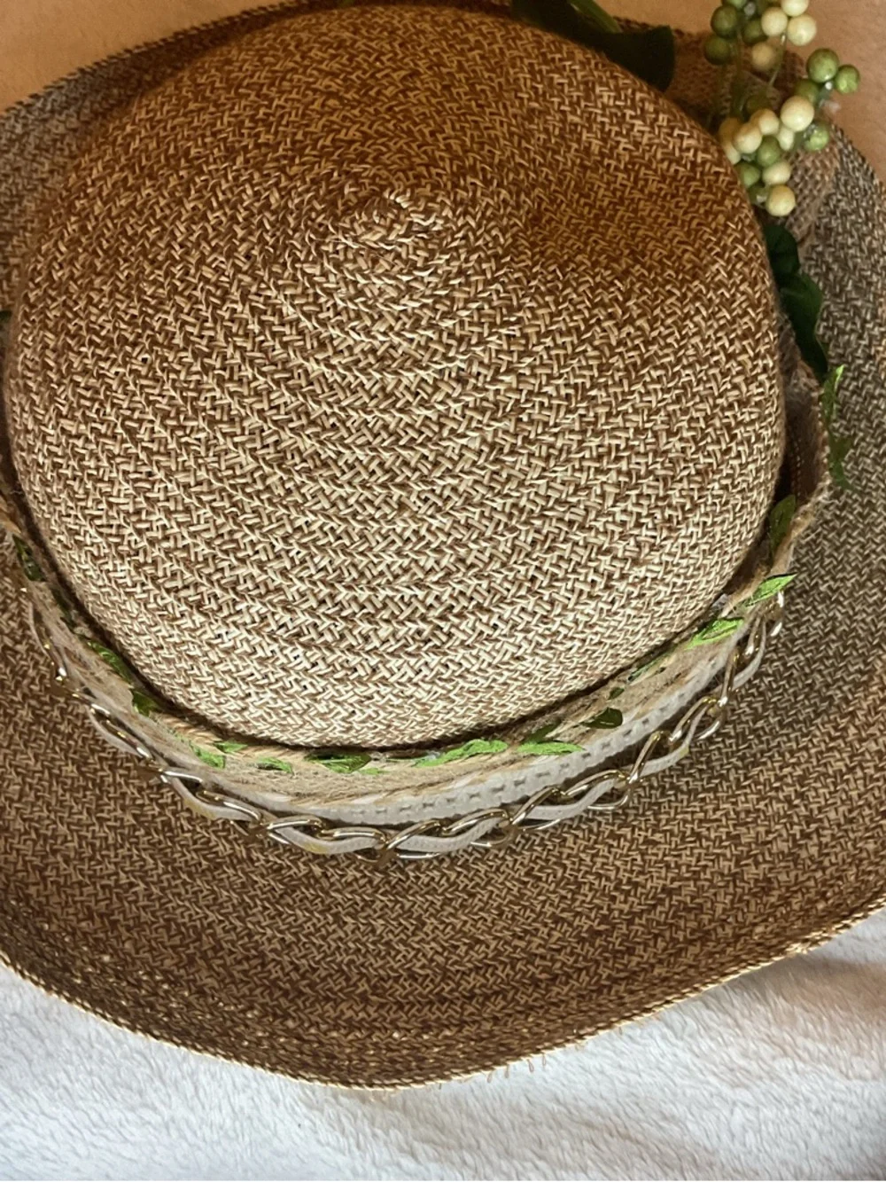 Vintage Villager Liz Claiborne Sun Hat Straw Green Leaf Gold Chain Detail - Picture 2 of 7